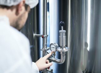 ניקוי מנדפים ומערכות אוורור תעשייתיות – כל מה שצריך לדעת!